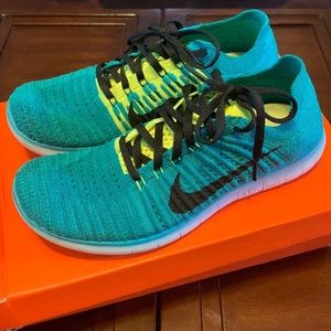 Nike Free Run Flyknits